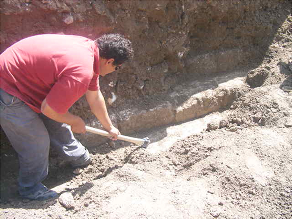 Eli Shukron an Archaeologist, uncovering the pool during autumn of 2004